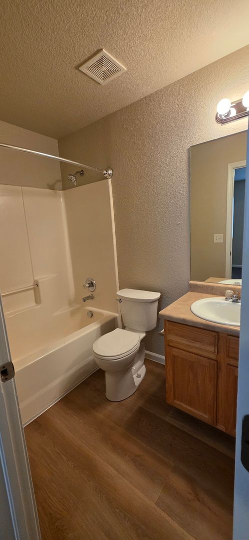 Building Photo - 200 Country West Rd