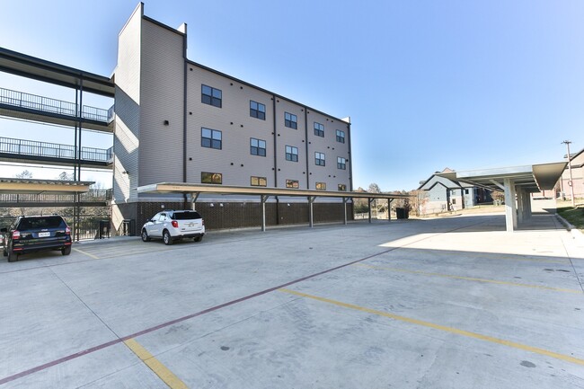 Building Photo - 3938 S Lone Pine Ave