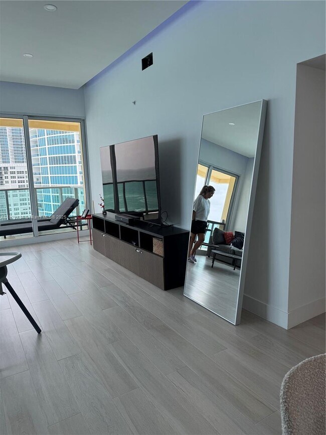 Building Photo - 2501 S Ocean Dr