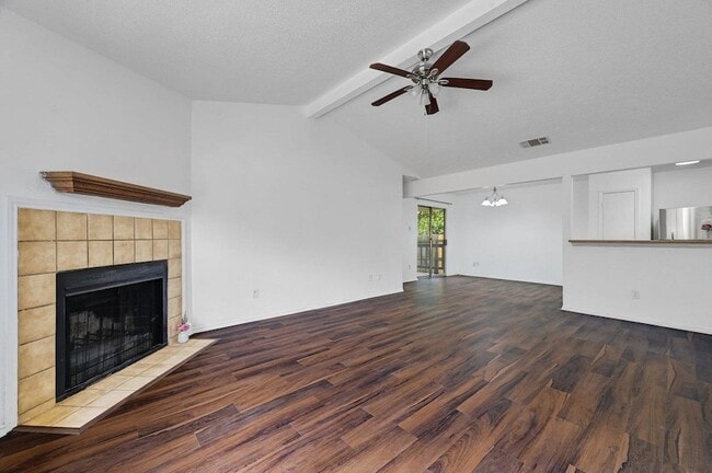 Building Photo - 9601 Holly Springs Dr