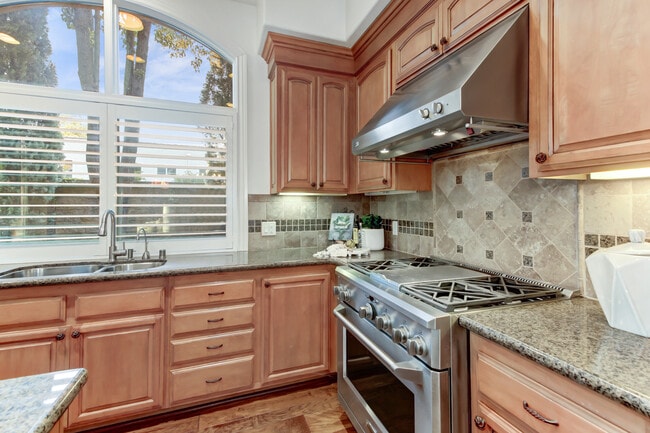 Building Photo - 4320 Pavilions Pl Ln