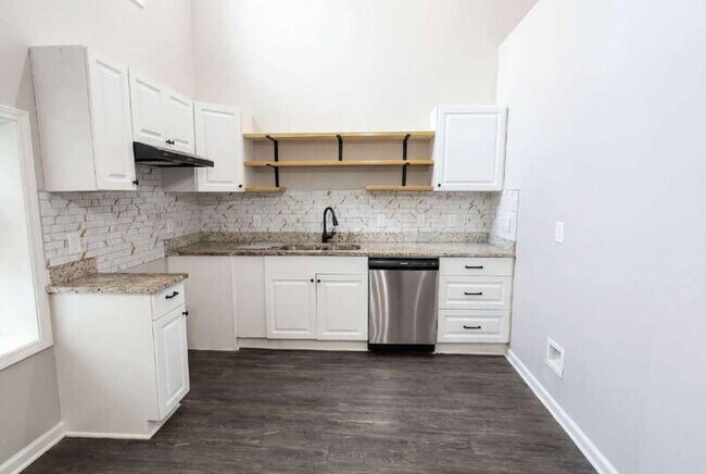 Building Photo - 226 Polar Rock Rd SW