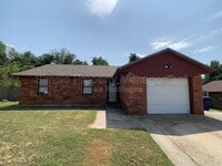 Building Photo - 14206 NE 4th St