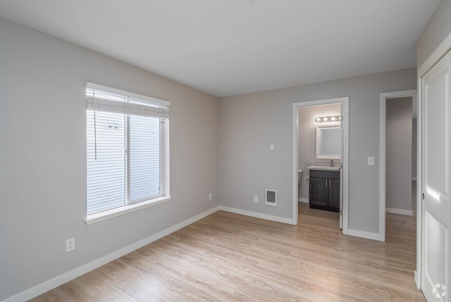 2BR, 2BA - 1,000SF - Bedroom - The Aire
