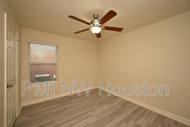 Building Photo - 1506 York Creek Dr