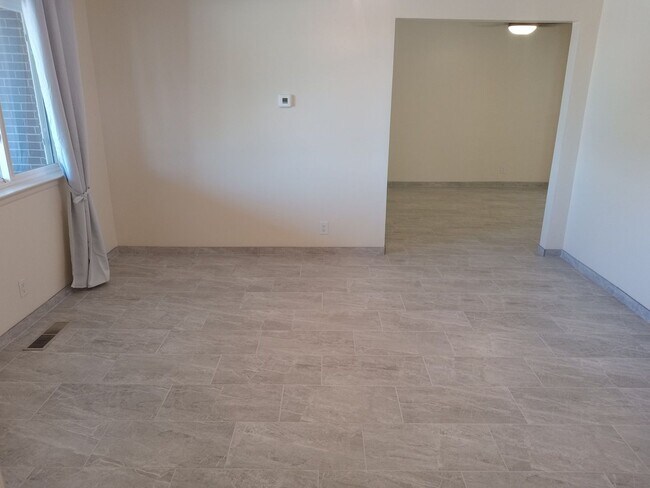 Building Photo - 4 BEDROOM 3 BATHROOM HOME IN THE VIBRANT C...