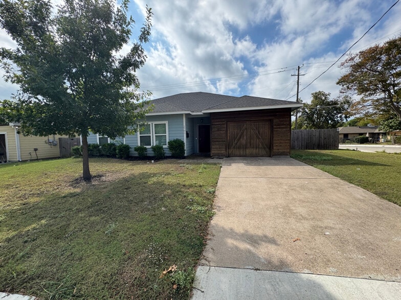 Building Photo - 2701 Easter Ave