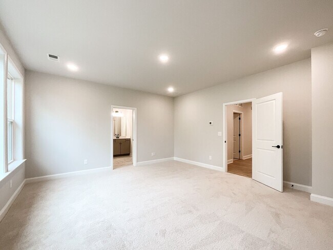 Building Photo - 8229 Houser St