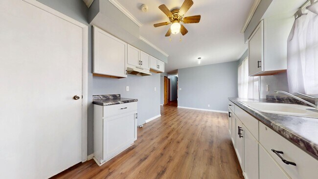 Building Photo - Shelby Schools, country ranch with garage