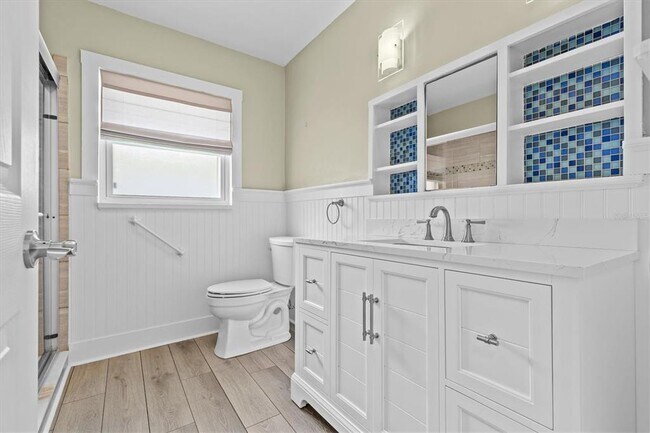 Building Photo - 106 19th St