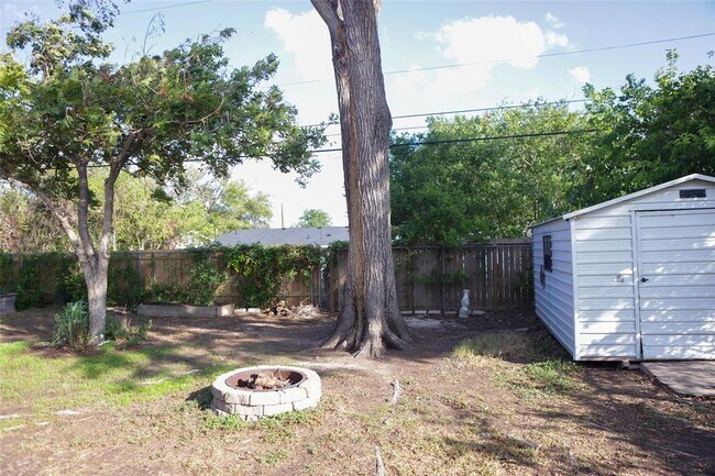 Building Photo - 4815 Oldfort Hill Dr