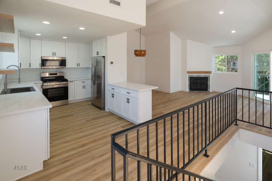 Open concept living/dining/kitchen - 907 5th