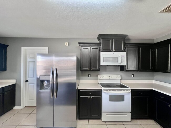 Building Photo - 11110 Revilla Dr