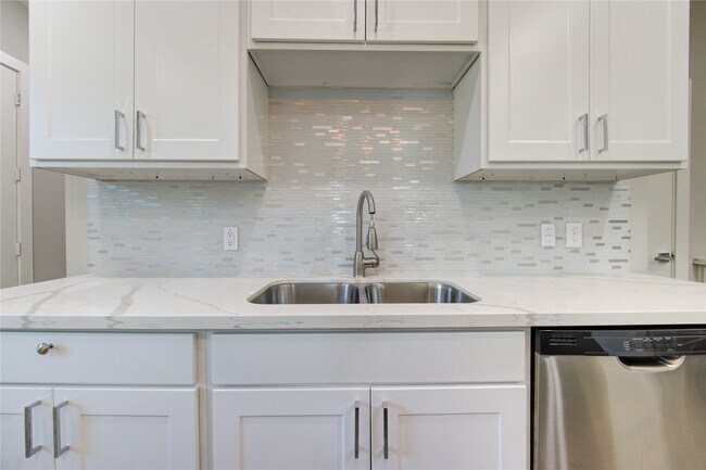 Building Photo - 4536 Sunflower St