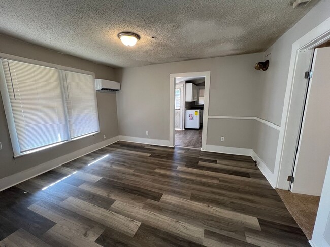 Building Photo - 2 bed 1 bath in Huntsville AL