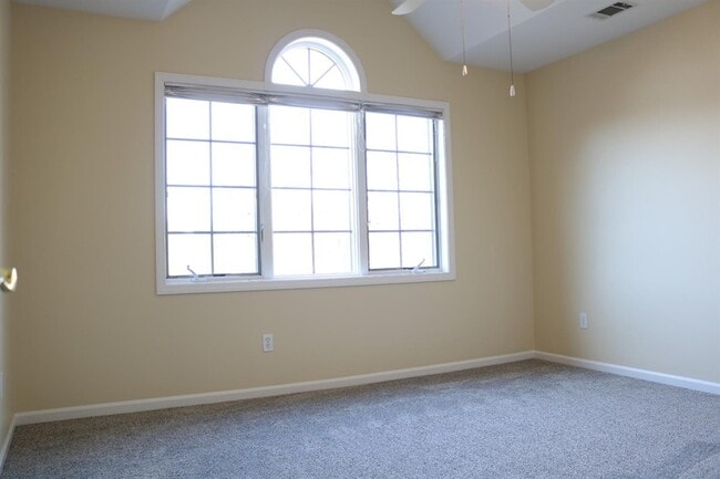Building Photo - 9939 Sequoia Ln