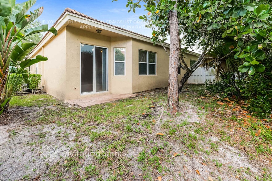 Building Photo - 2448 Sandy Cay
