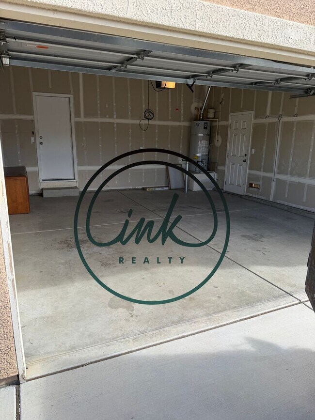 Building Photo - Dayton Home in Gated Community