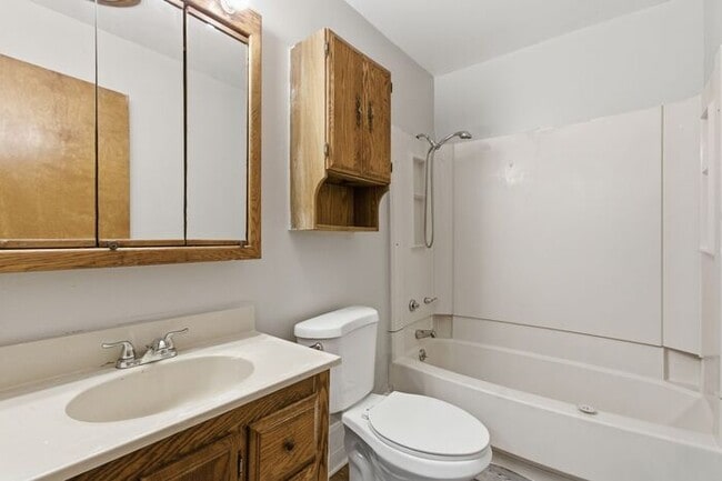 Building Photo - Huge ranch style home with Detached Section 8 Accepted