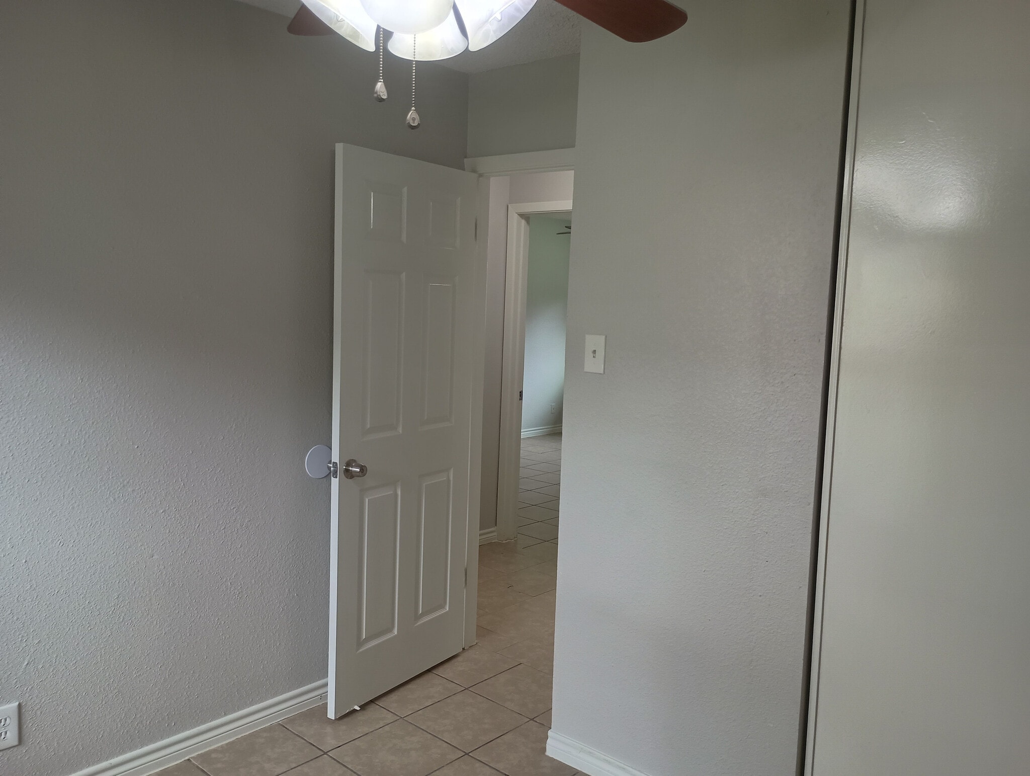 Building Photo - Room in House on Bounty Dr