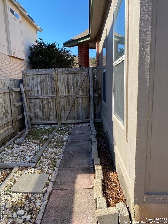 Building Photo - 1326 Dezarae St