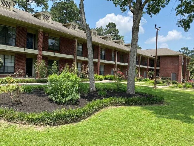 Building Photo - 200 Panorama Dr