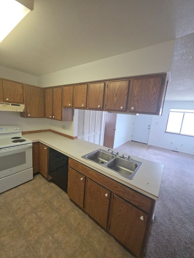 Building Photo - 3 Bedroom Apartment in FRUITA!!!
