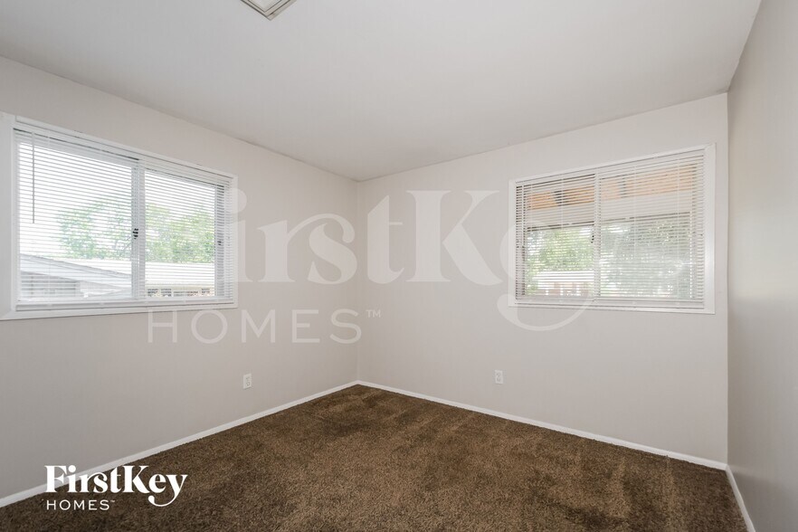 Building Photo - 3120 Durwood Dr