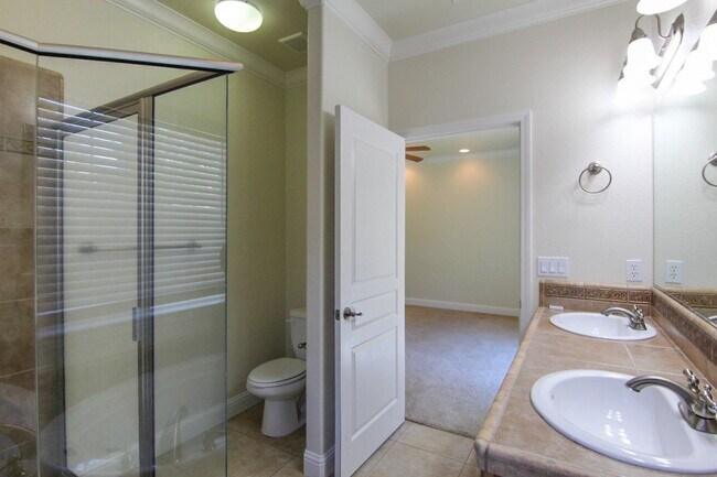 Building Photo - 4 Bedroom Mary Lake Home on Cul-De-Sac