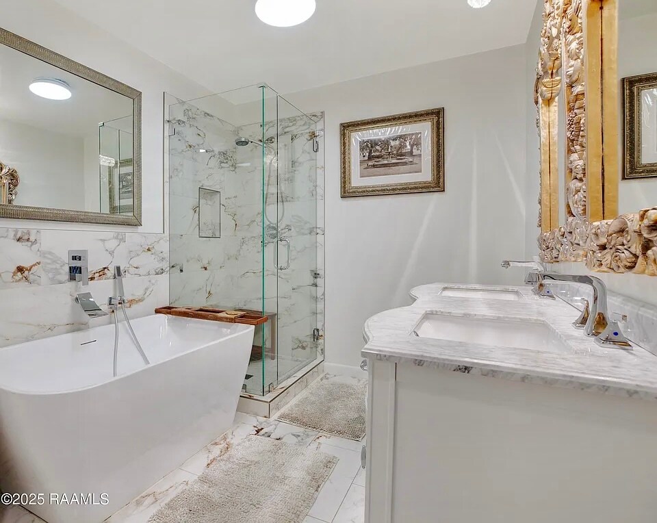 Primary En-Suite Bathroom - 113 Templeton Dr