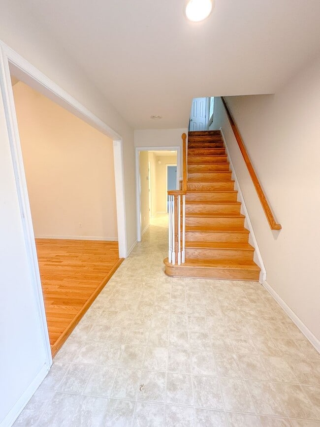 Building Photo - Beautiful 3bed 2 Bath Lake Monticello Rental