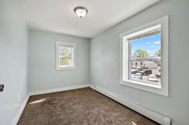 Building Photo - 921 15th St