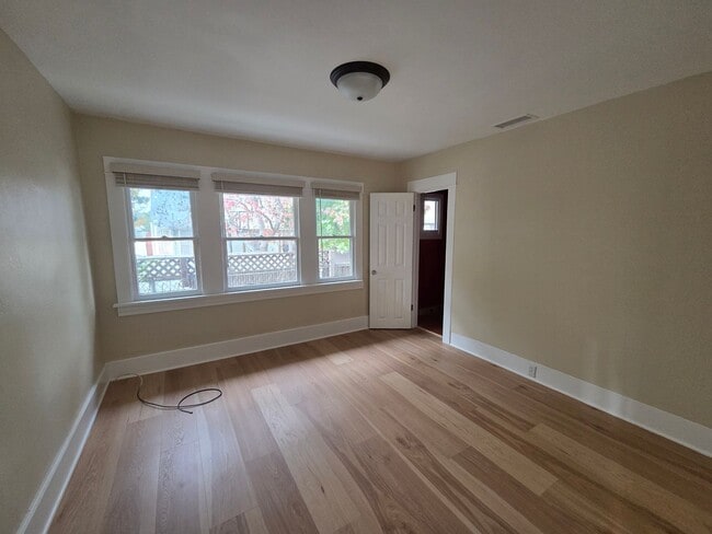 Building Photo - Raymond Ave 819/821