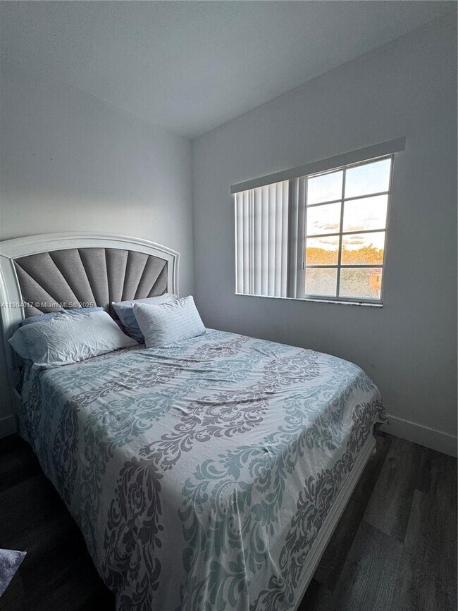 Building Photo - 7350 NW 114th Ave