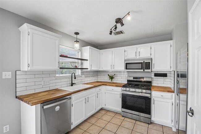 Building Photo - 1110 Brashear Ln
