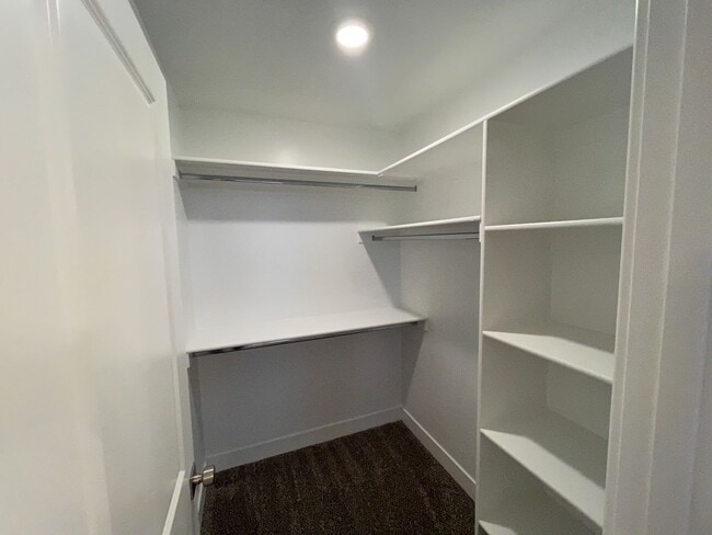 Building Photo - Beautiful Brand-New Townhome!!