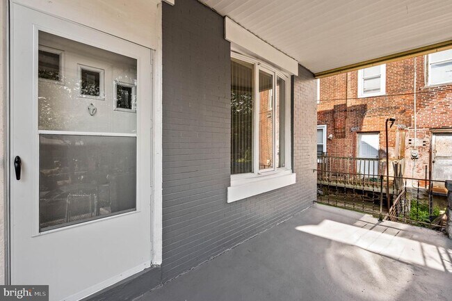 Building Photo - 5011 Larchwood Ave