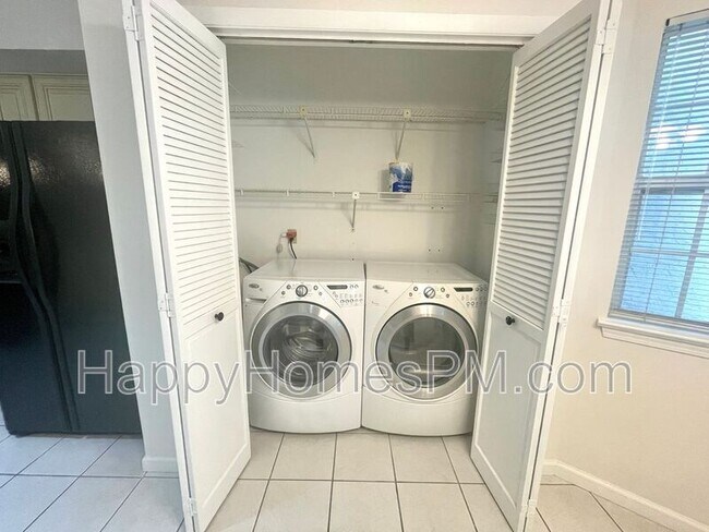 Building Photo - 1125 Monaco Dr