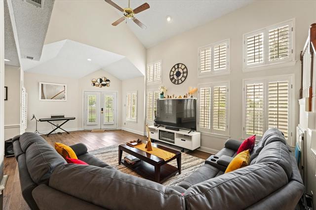 Building Photo - 9420 Blue Jay Way