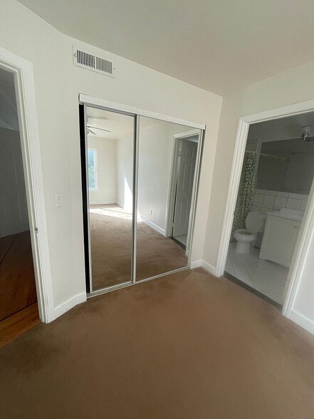 Building Photo - 432 Russia Ave