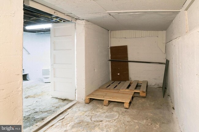 Building Photo - 614 Hunter St