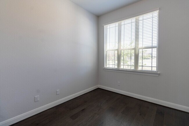Building Photo - Stunning two story 4 bedroom with den and media/ game area in Pflugerville!