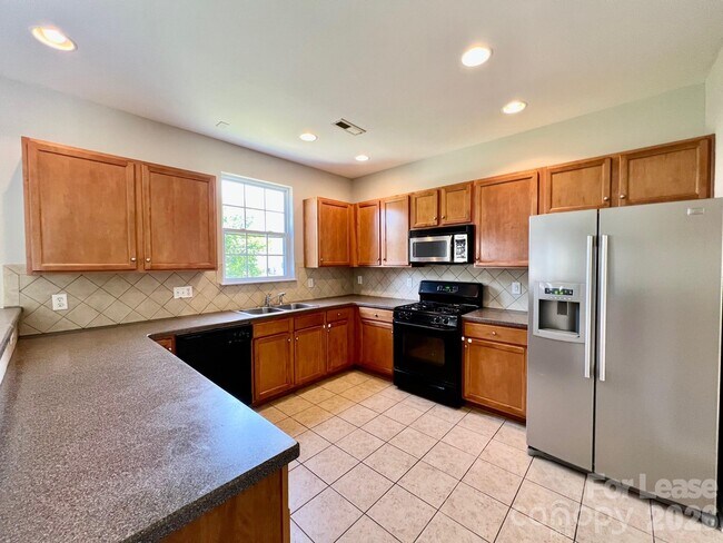 Building Photo - 10311 Dominion Village Dr