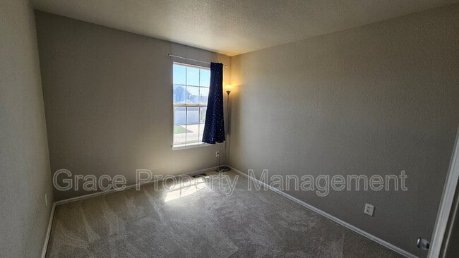 Building Photo - 325 W 116th Ave