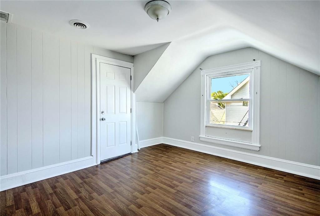 Building Photo - 24 Ida St