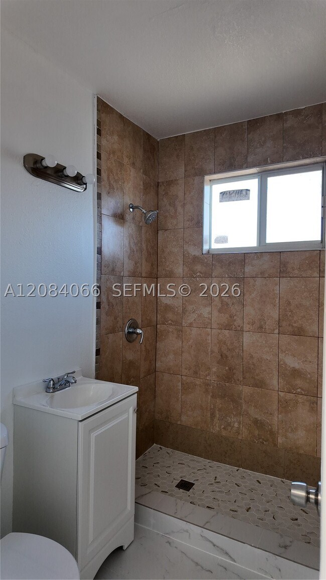 Building Photo - 3737 NW 20th Ct