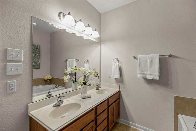 Building Photo - 1222 Glenwood Canyon Ln