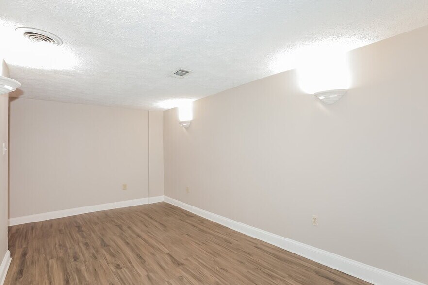 Building Photo - 1740 Eaglecreek Trail