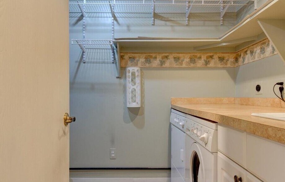 Building Photo - 42787 Lilley Pointe Dr