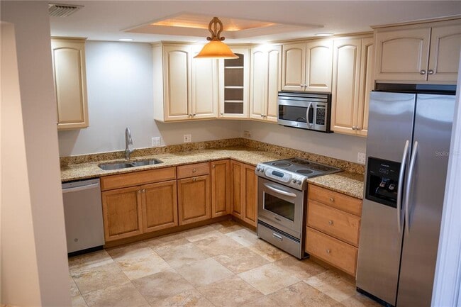 Building Photo - 1 Beach Dr SE